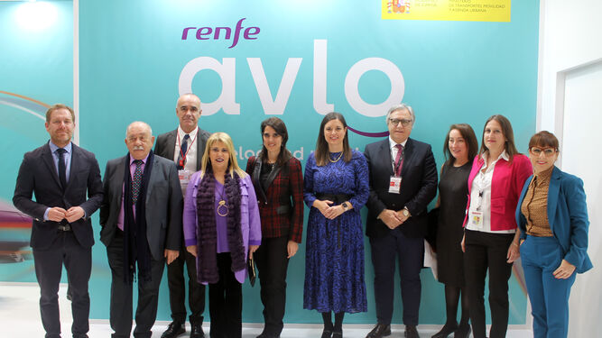 Foto tras la firma del acuerdo con Renfe para la ruta turística del flamenco.