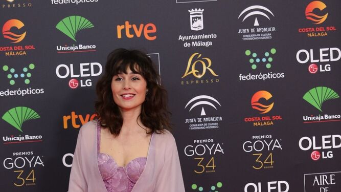 La actriz Nadia de Santiago en la alfombra roja de los Goya en M&aacute;laga.