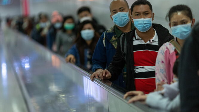 Ciudadanos chinos con mascarillas.