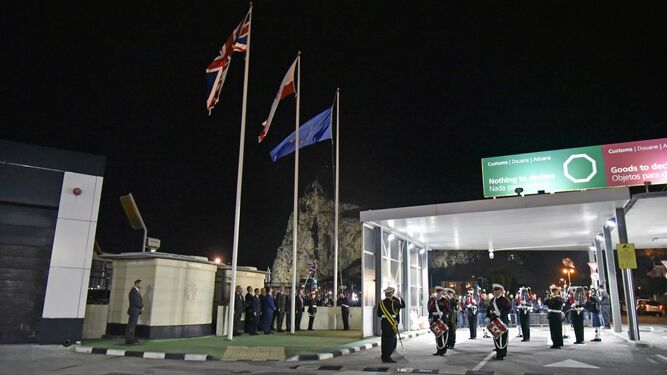 Ceremonia de arriada de la bandera de la Uni&oacute;n Europea en Gibraltar