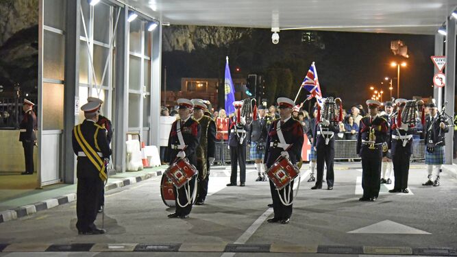 Ceremonia de arriada de la bandera de la Uni&oacute;n Europea en Gibraltar