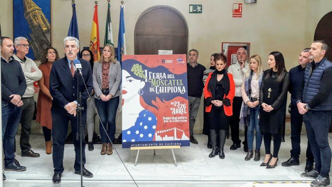 La Corporación municipal presentó el cartel anunciador de la I Feria del Moscatel en el Castillo.