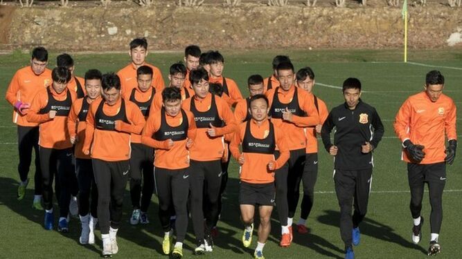 Jugadores del Wuhan, durante un entrenamiento en Sotogrande