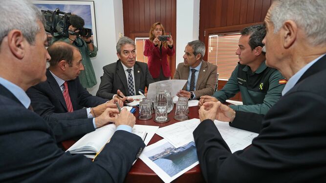La reunión del gabinete de crisis del 'Rúa Mar', celebrada este martes