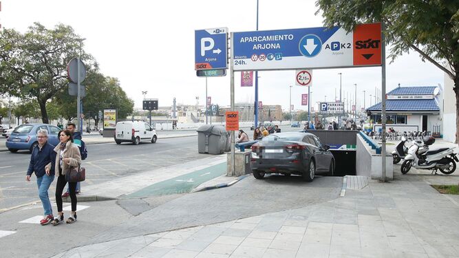 El parking de Arjona, cerca de la estación Plaza de Armas y del centro de Sevilla.