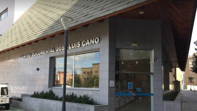La fachada del Centro Documental José Luis Cano de Algeciras.