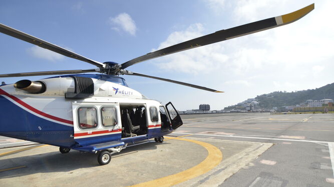 Uno de los helicópteros de Hélity en el aeródromo de Ceuta.