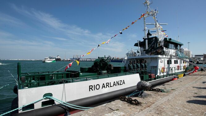 La patrullera 'Rio Arlanza', en el Puerto de Cádiz