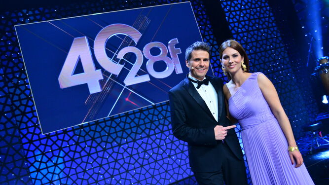 Victoria Romero y Fernando de la Guardia, presentadores de la gala del 28F