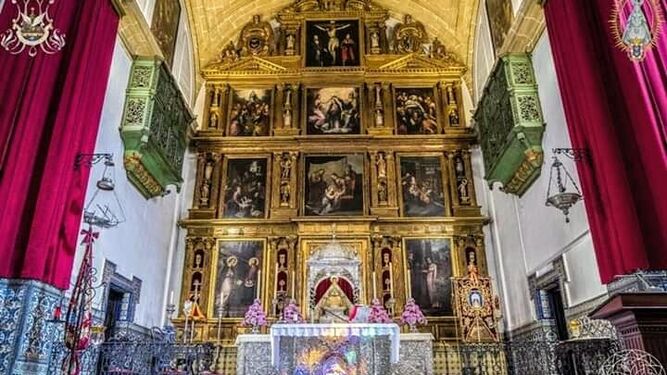 Una imagen del interior de la Basílica Menor de Nuestra Señora de la Caridad Coronada.