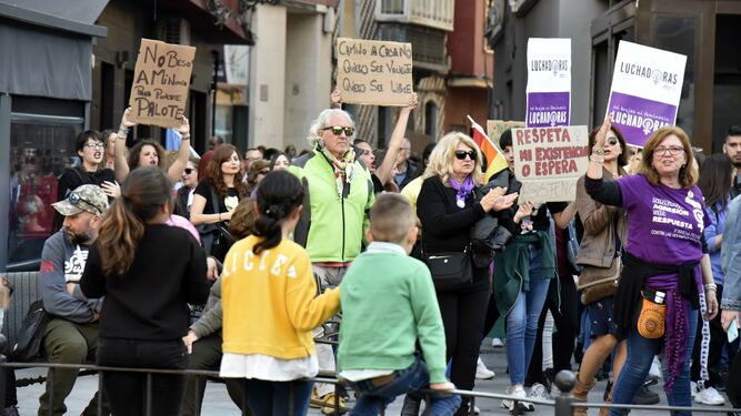 Las fotos de la manifestaci&oacute;n del 8-M en La L&iacute;nea