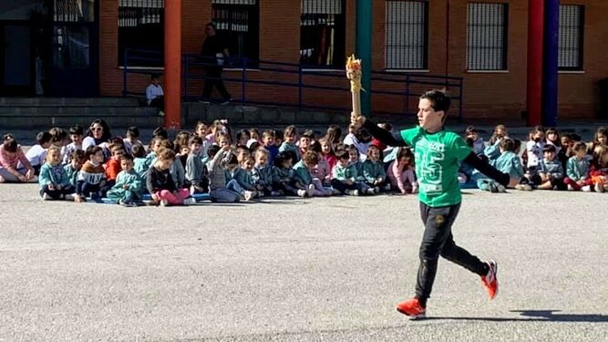 Un momento de la inauguración de las olimpiadas escolares del colegio La Dehesilla.