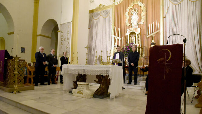 La celebración de una misa, en la iglesia de la Palma