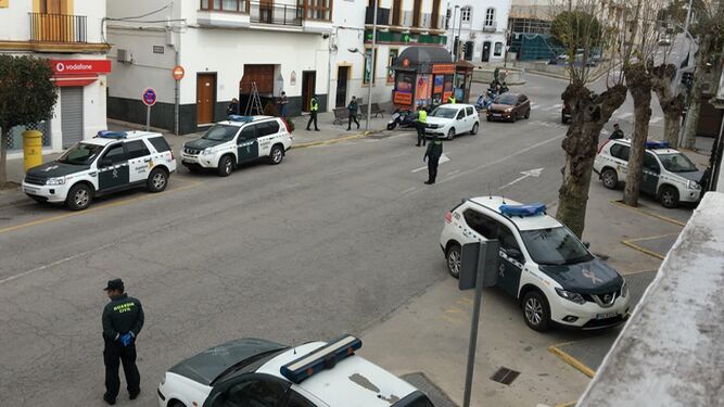Un control de la Guardia Civil en la Avenida de Andalucía de Tarifa.