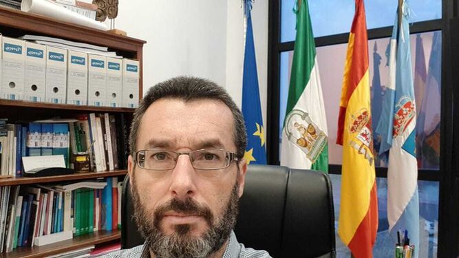 Juan Franco, alcalde de La Línea, este lunes en su despacho.