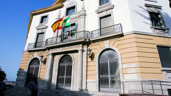 Fachada de la Audiencia Provincial de Cádiz