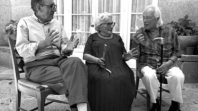 Delibes junto a Rosa Chacel y Rafael Alberti el 16-7-1991 en El Escorial.