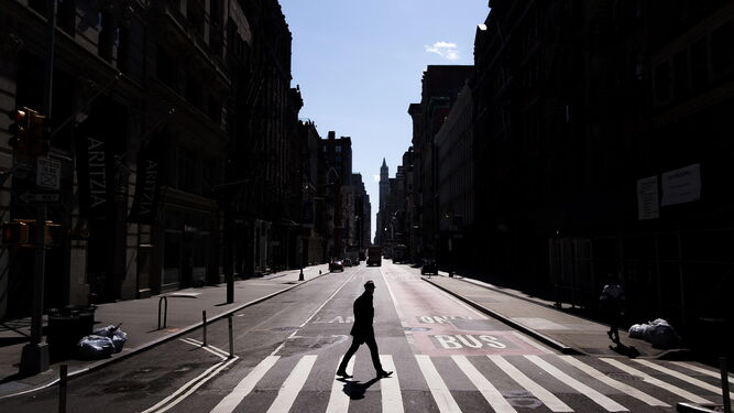 Una (casi) desierta Broadway, una de las avenidas más conocidas de Nueva York.
