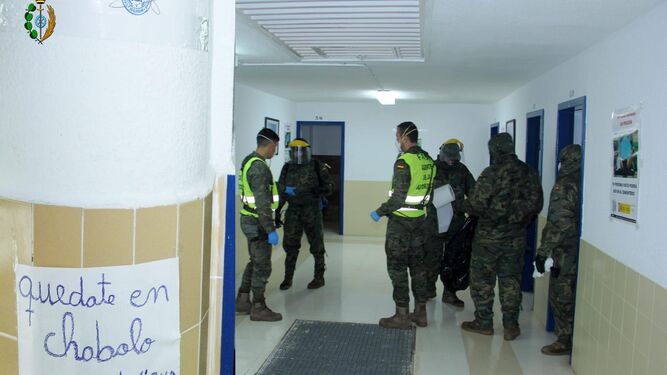 Desinfección en el centro penitenciario de Botafuegos por el RACTA 4