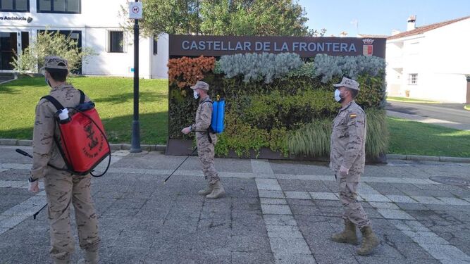 Efectivos de Infantería de Marina durante su intervención en Castellar.