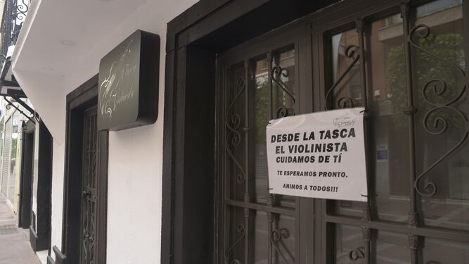 Fotos de farmacias del centro de Algeciras en alerta sanitaria