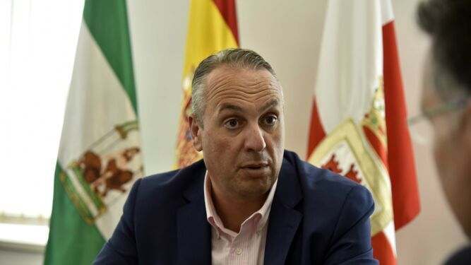 Juan Carlos Ruiz Boix, alcalde de San Roque