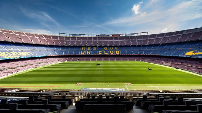 Una foto del césped del Camp Nou tomada este martes.
