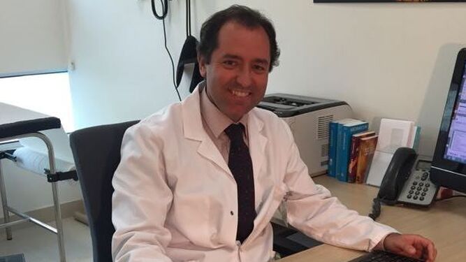 Dr. Jesús Peñas del Bustillo, especialista del Servicio de Neumología de los hospitales Quirónsalud Sagrado Corazón e Infanta Luisa