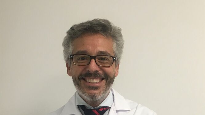Dr. Rafael Cuenca Acevedo, jefe del Servicio de Medicina Interna del&nbsp;Hospital Quirónsalud Córdoba