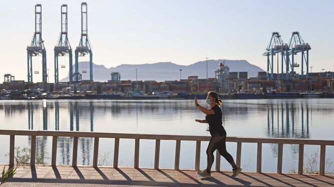 Deportistas y mayores vuelven a la calle en Algeciras