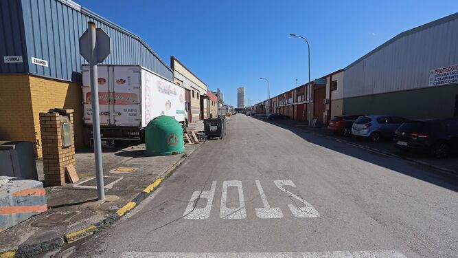 Una de las calles del polígono industrial de Palmones.