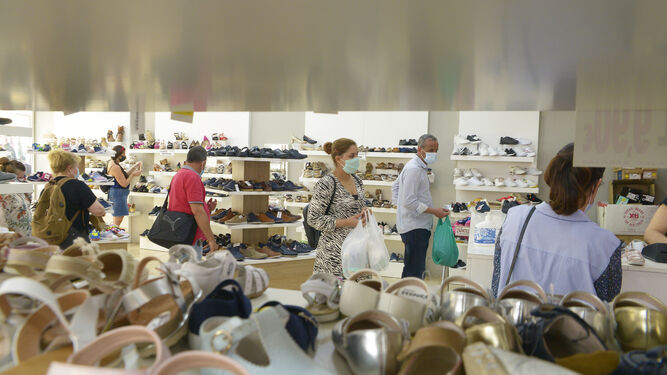 Fotos de comercios de Algeciras durante la fase 1 de la desescalada