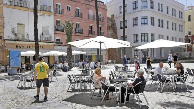 Cádiz entra en fase 2 y pueden abrir más bares.