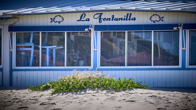 Playas de Conil. Un restaurante a pi&eacute; de playa que a&uacute;n permanece cerrado.