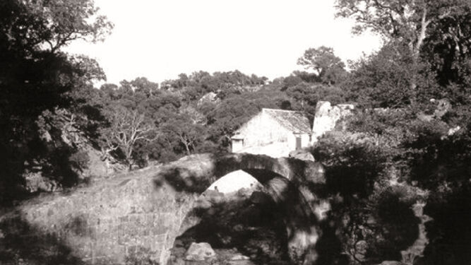 El Molino de Escalona y el puente sobre el río de la Miel. Año 1930.