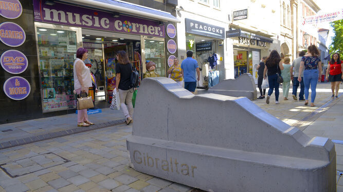 Una imagen del centro de Gibraltar, con ciudadanos paseando
