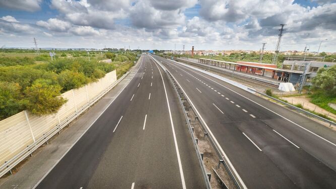 Imagen de la autopista a Sevilla, durante los primeros días del estado de alarma.