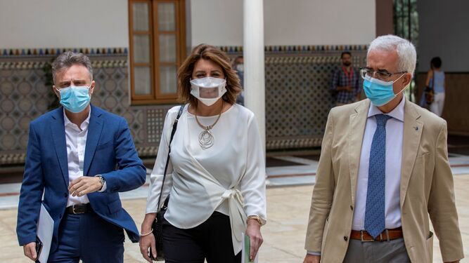 Susana Díaz, Jiménez Barrios y José Fiscal, en el Parlamento.