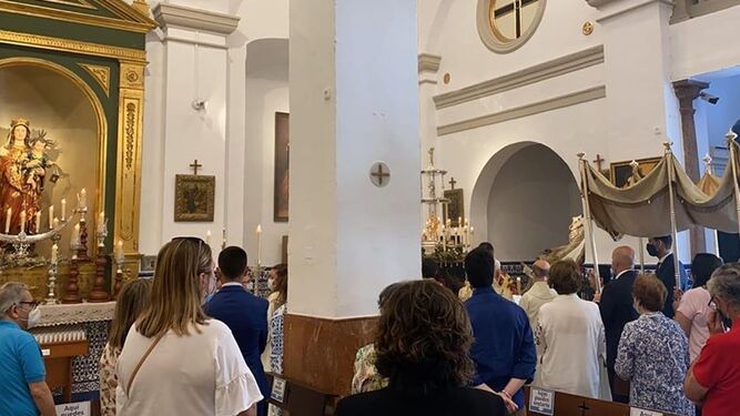 Un momento del acto religioso para conmemorar el Corpus, en La Línea