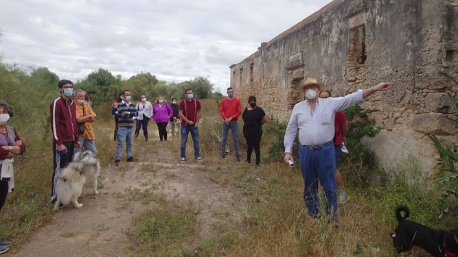 Una imagen de la visita a Rancho Linares organizada por los ecologistas.