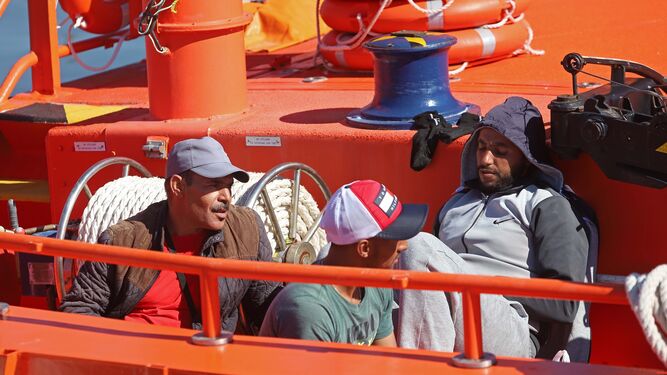 Primeros migrantes rescatados tras el estado de alarma en Algeciras
