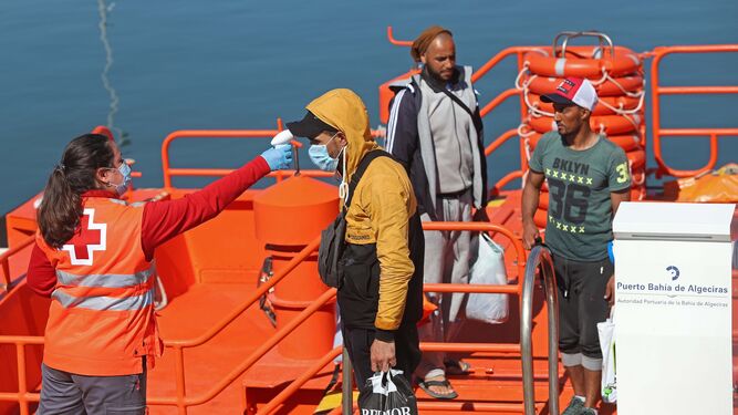 Primeros migrantes rescatados tras el estado de alarma en Algeciras