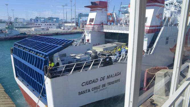 Fotos del atraque del buque Ciudad de Malaga