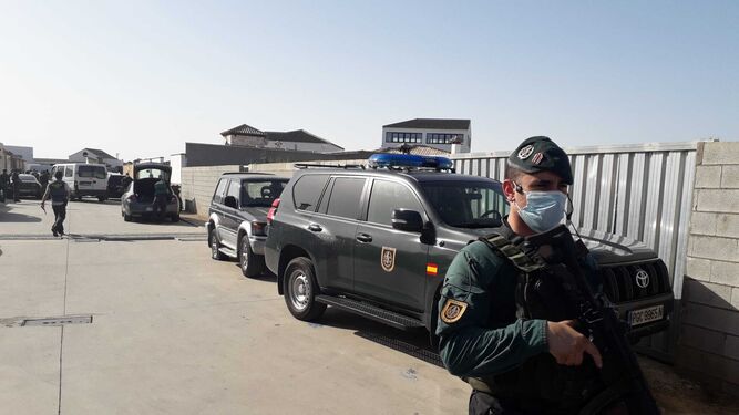 La Guardia Civil registra 19 viviendas en la operación Dolmen contra el blanqueo en La Línea