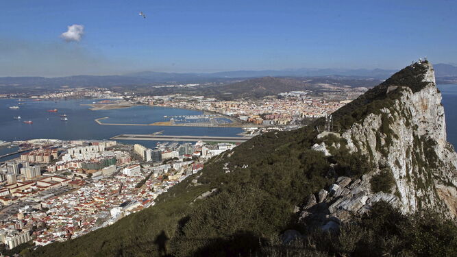 Vista del Gibraltar y de la comarca, desde lo alto del Peñón.