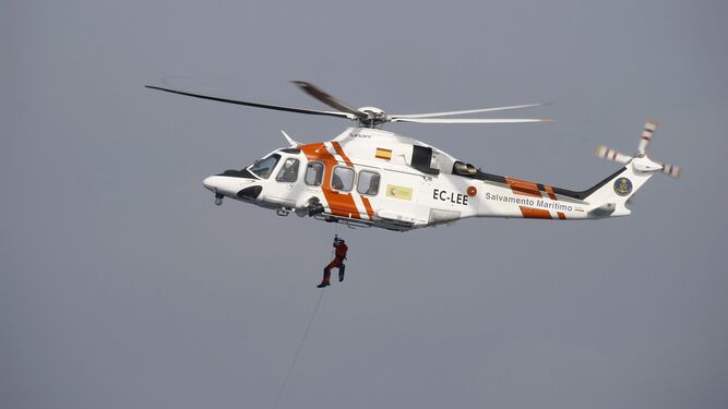 Un helicóptero modelo Helimer 202 de Salvamento Marítimo.