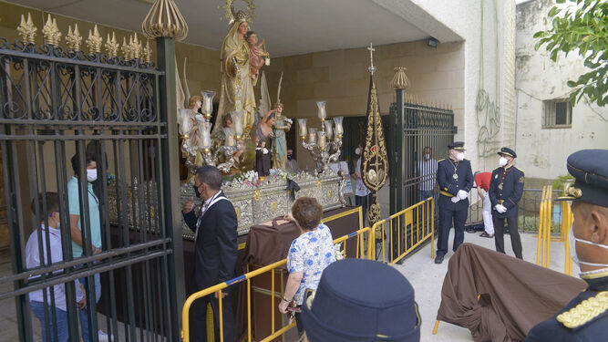 La Virgen del Carmen de Algeciras, a las puertas la parroquia.