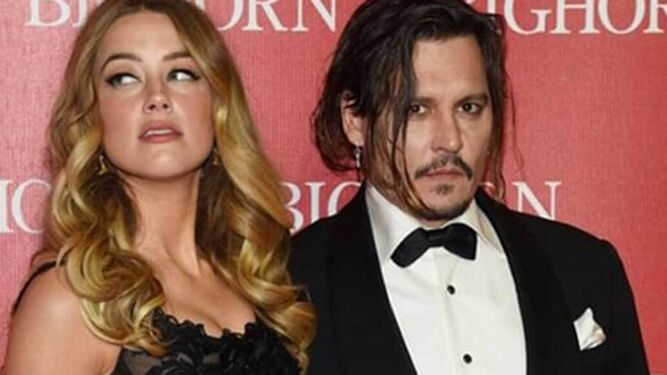 Amber Heard y Johnny Depp, en una presentación ante de su escandaloso divorcio.