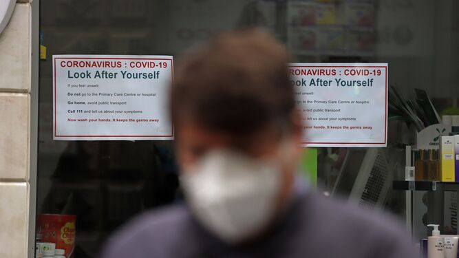 Carteles de prevención contra el coronavirus en Gibraltar