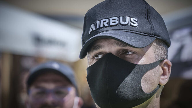 Manifestación de trabajadores de Airbus y sus familiares en defensas de sus empleos.